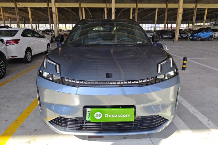 Used Lynk & Co 08 EM-P 2025 220 km All-Wheel-Drive Performance Halo
