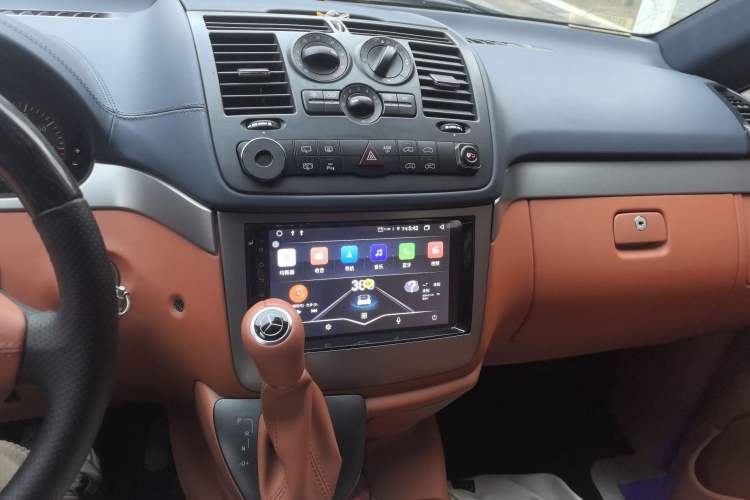 Used Mercedes-Benz Vito 2011 2.5L 7-seater executive version