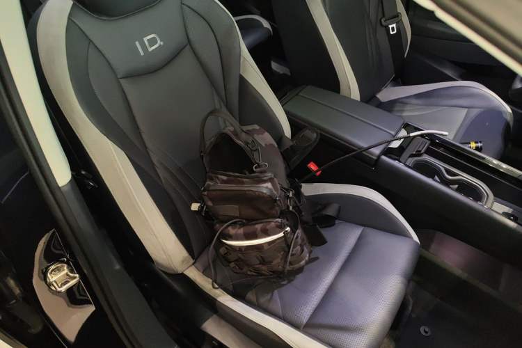 Used Volkswagen ID.7 VIZZION 2024 AIR model Right Front Seat