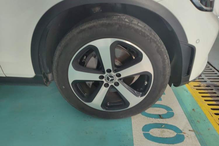 Used Mercedes-Benz GLC 2022 Facelifted GLC 260 L 4MATIC Dynamic Edition Right Front Wheel Hub