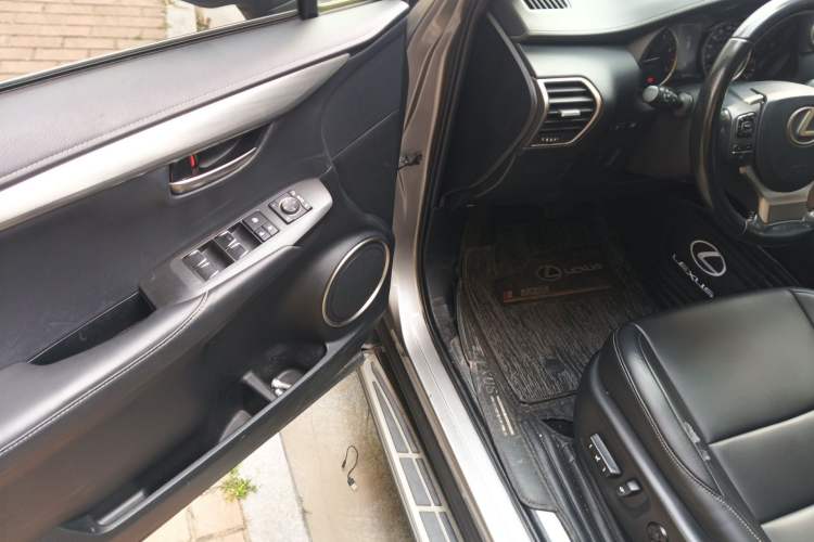 Used Lexus NX 2020 200 Front-Wheel Drive Freeline Edition China VI Standard Driver Seat