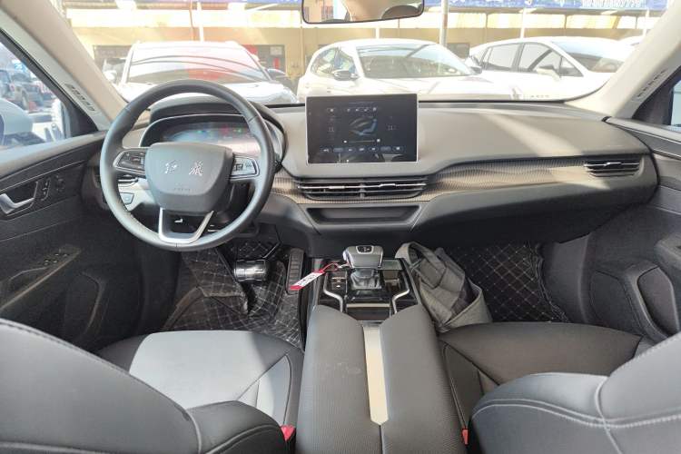 Used Hongqi E-QM5 2022 431 km Charge & Enjoy Edition Center Console