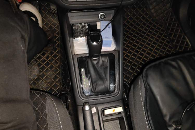 Used Skoda Kamiq 2020 1.5L Automatic Standard Edition Gear Lever