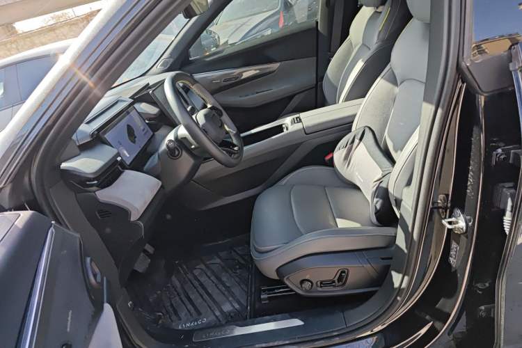 Used Lynk & Co 08 EM-P 2023 245km Ultra-Long Range Halo