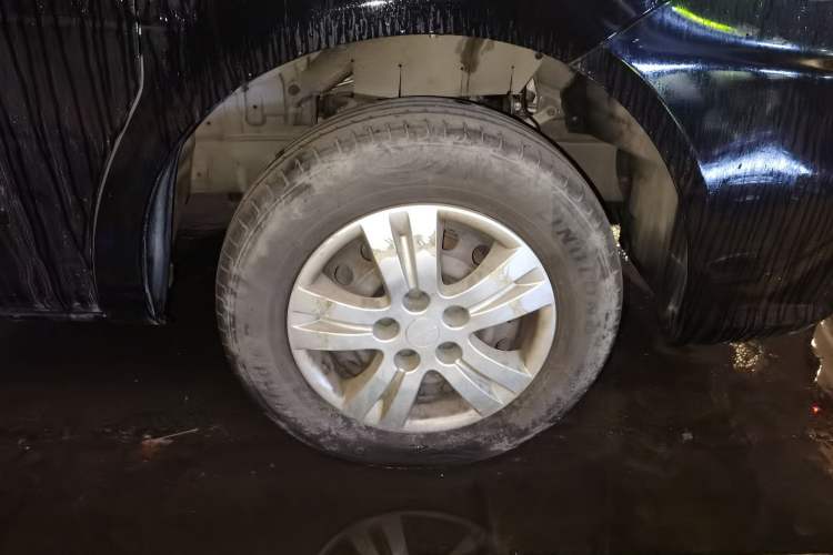 Used FORTHING Lingzhi 2020 M5L 1.6L Utility Model Right Front Wheel Hub