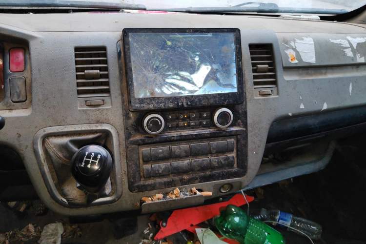 Used Foton Scenic G7 2015 2.0L Commercial Version Long Wheelbase High Roof – 486EQV4
