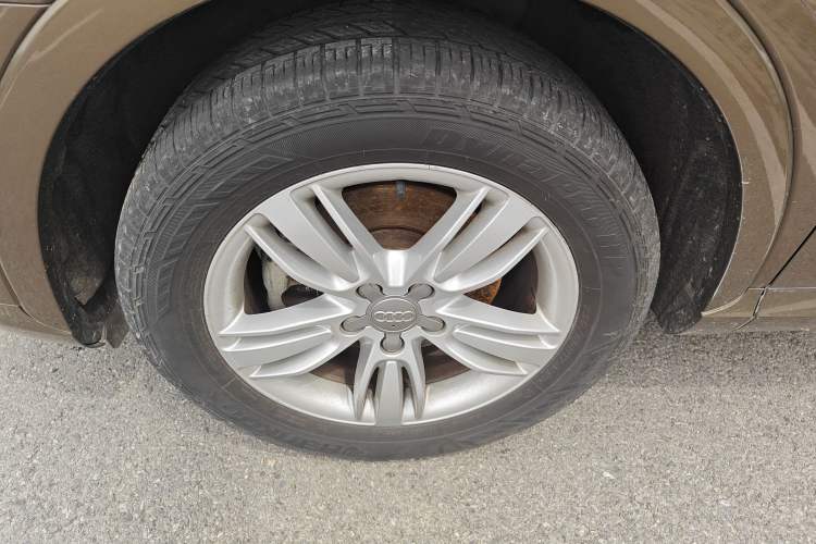 Used Audi Q3 2013 35 TFSI Comfort Model Left Front Wheel Hub