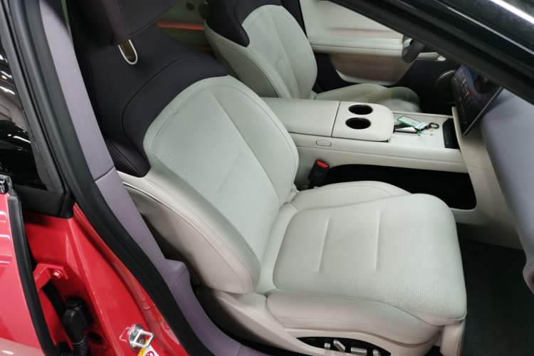 Used Avatr 06 2025 Pro Range-Extended Edition Right Front Seat