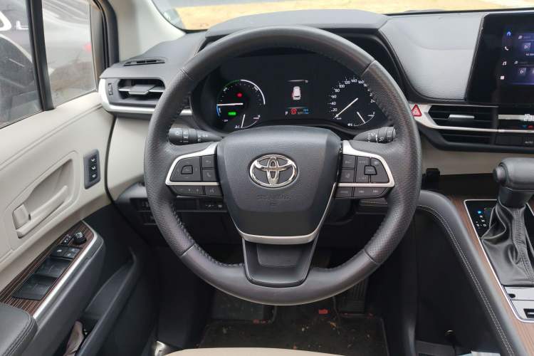 Used Toyota Sienna 2024 2.5L Hybrid Comfort Edition