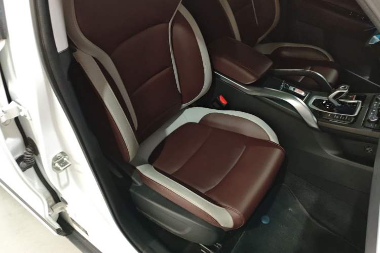 Used Geely Auto Emgrand X7 Sport 2022 1.8TD DCT Zhiya Trim
