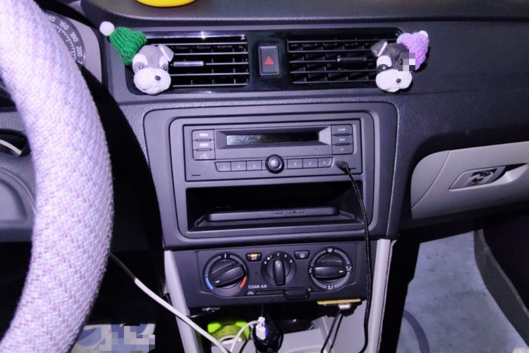 Used Skoda Rapid 2016 1.4L Manual Front-Wheel Drive Model Audio And AC Panel