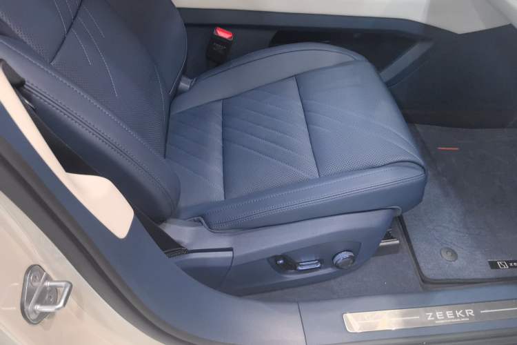 Used Zeekr 001 2025 WE Edition 95 kWh All-Wheel Drive Right Front Seat