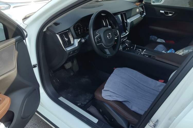 Used Volvo V60 2020 T4 Zhiyi Luxury Edition Interior 3