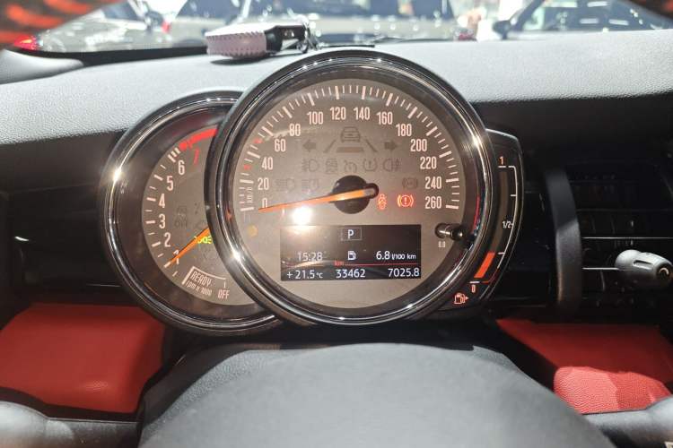 Used MINI 2021 1.5T Three-Door Sharp Edition Instrument Cluster