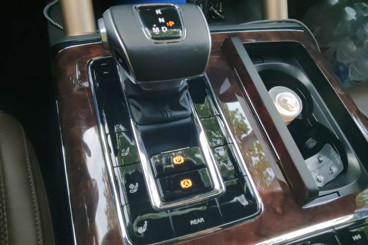 Used Hongqi LS7 2022 4.0T Elegant Flagship Edition 6 Seats Gear Lever