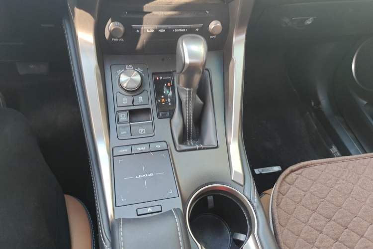 Used Lexus NX 2020 200 All-Wheel Drive Fēngshàng Version China VI Standard Gear Lever