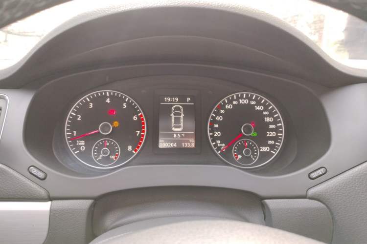 Used Volkswagen Sagitar 2014 1.4TSI BlueMotion Edition Instrument Cluster