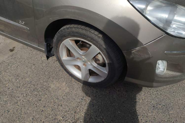 Used Peugeot 408 2013 2.0L Automatic Comfort Edition Right Front Wheel Hub