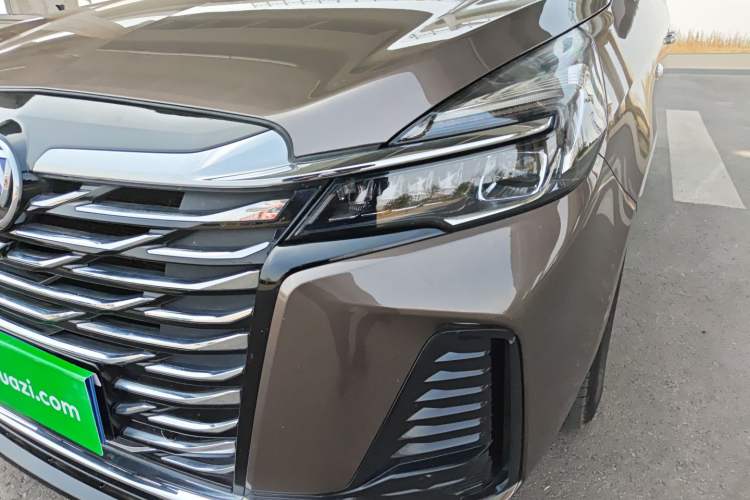 Used Buick GL8 2023 Facelifted Land Cruiser Executive Luxury Version