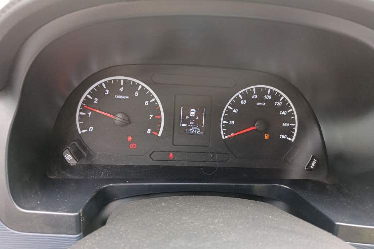 Used FORTHING Lingzhi 2024 M5L 1.5T Manual Base Model 7 Seats
