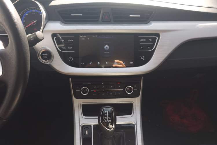 Used Geely Auto Vision 2019 Upgraded Model 1.5L CVT Luxury Version China VI Standard Audio And AC Panel