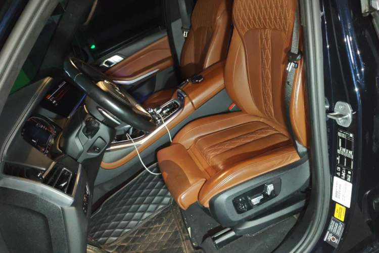 Used BMW X7 2019 xDrive40i Luxury Package with Leading Features
