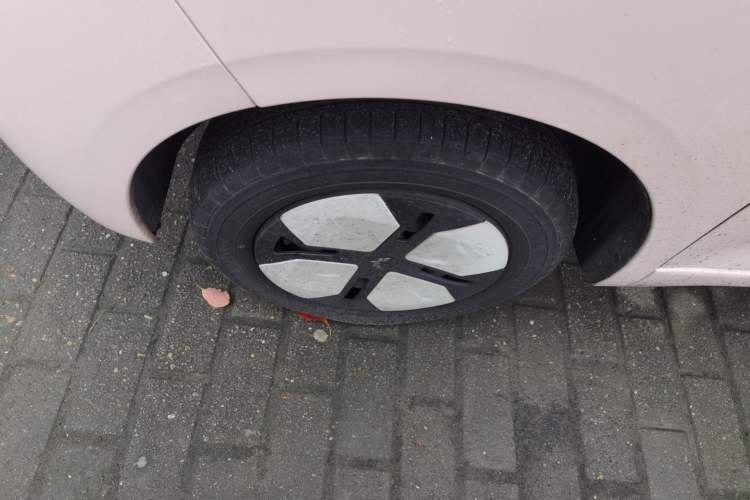 Used Wuling Hongguang MINIEV 2024 3rd Generation 215km Advanced Version Left Front Wheel Hub