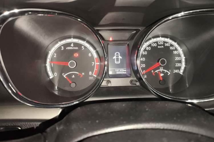 Used Venucia T70 2015 2.0L Manual RuiQu Version
