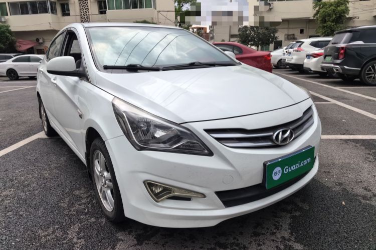 Used Hyundai Verna (older generation) 2014 1.4L Manual Smart GLS Trim Front Right 45 Deg