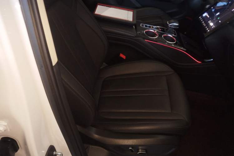 Used Hongqi HS3 2023 2.0T All-Wheel-Drive Youwei Version
