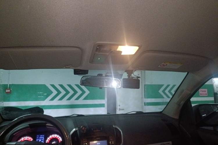 Used Isuzu mu-X 2015 2.5T Two-Wheel Drive Automatic Comfort Touring Model 7 Seats
