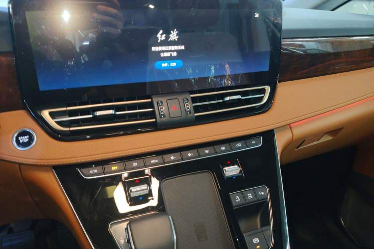 Used Hongqi HQ9 2023 2.0T Smart Connect Flagship Edition Audio And AC Panel