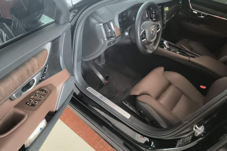 Used Volvo S90 2024 B5 Zhiyuan Luxury Edition
