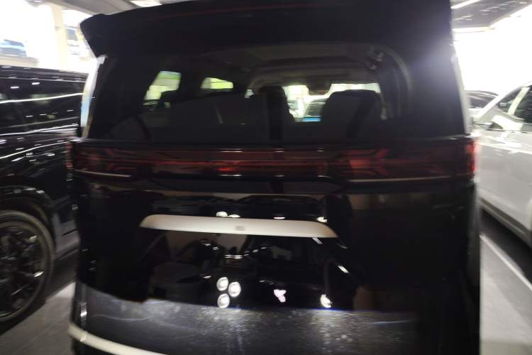 Used Denza D9 2022 DM-i 970 Four-Wheel Drive Flagship Model Rear