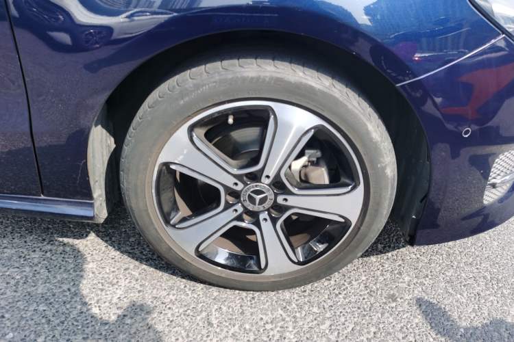 Used Mercedes-Benz B-Class 2017 B 200 Fashion Model Right Front Wheel Hub