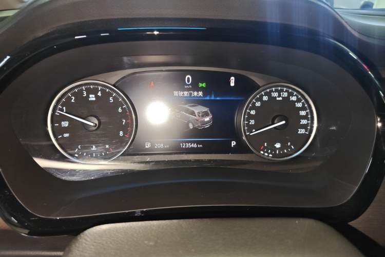 Used Buick GL8 2023 Land Executive Class 652T Luxury Model
