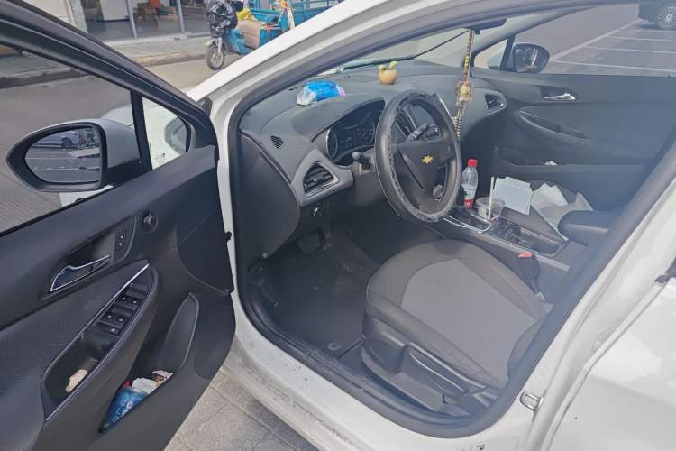 Used Chevrolet Cruze 2017 1.5L Automatic Pioneer Sunroof Edition Driver Seat