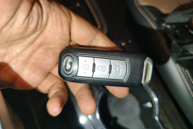 Used GAC Trumpchi GS5 Super 2015 1.8T Automatic All-Wheel-Drive Elite Edition Vehicle Key