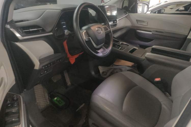 Used Toyota Sienna 2024 2.5L Hybrid Comfort Edition
