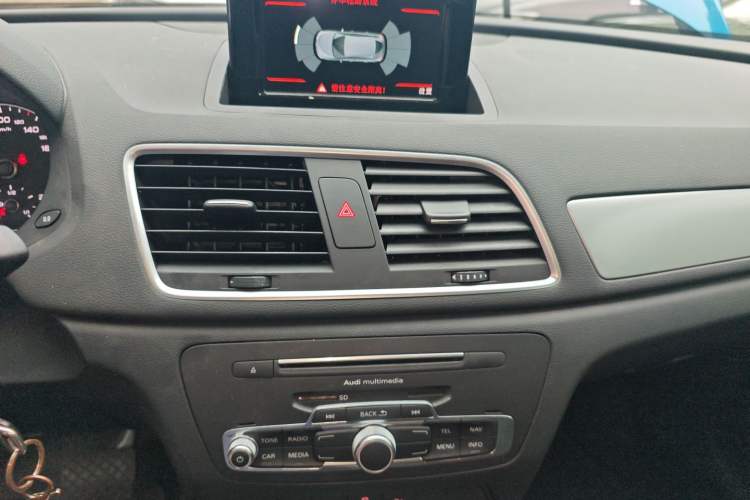 Used Audi Q3 2017 30 TFSI Fashion Model Audio And AC Panel