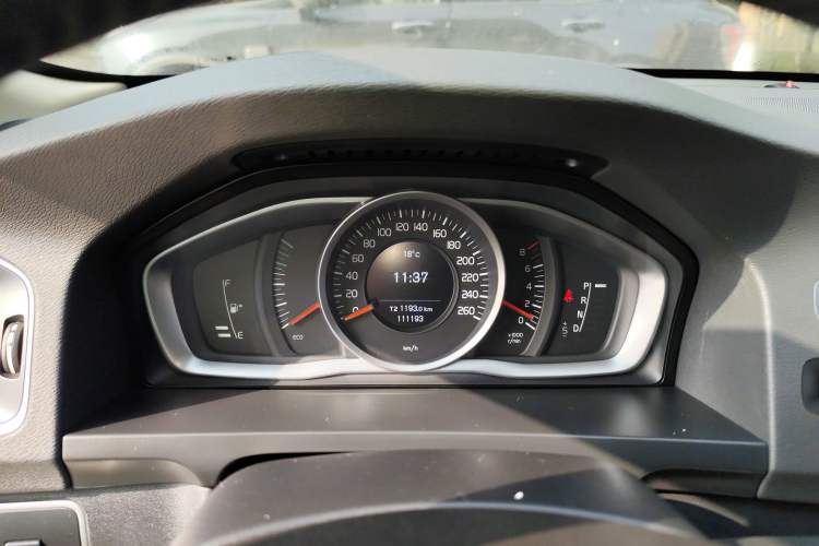 Used Volvo S60 2014 S60L 2.0T Zhiyuan Edition
