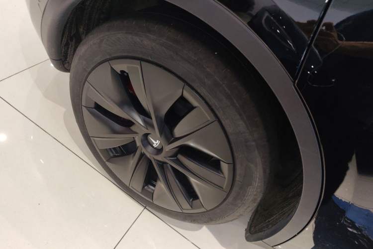 Used Tesla Model Y 2023 Rear-Wheel-Drive Version Right Rear Wheel Hub