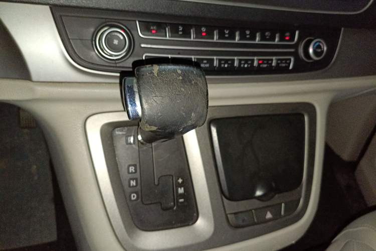 Used SAIC MAXUS G10 2014 2.0T Automatic Elite Edition
