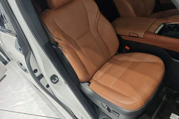 Used Toyota Alphard 2024 Dual-Engine 2.5L Prestige Edition
