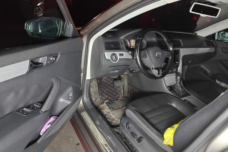 Used Volkswagen Passat 2013 1.8TSI DSG Ultimate Edition Driver Seat