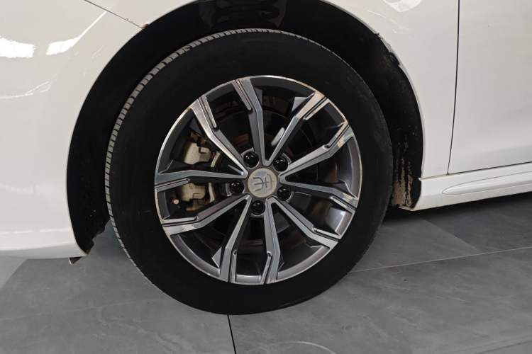 Used BYD Song MAX 2019 1.5T Automatic Smart Connect Ruiyi Sunroof Model 7 Seats China VI Standard Left Front Wheel Hub