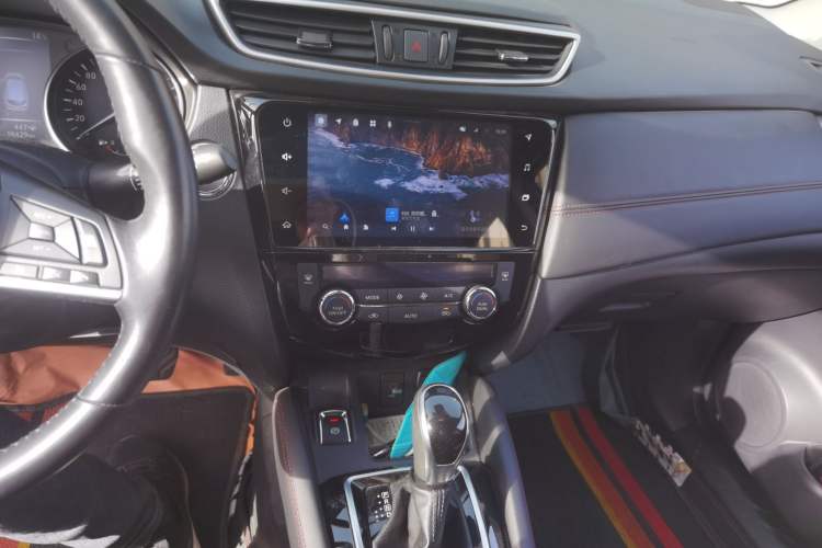 Used Nissan Qashqai 2022 2.0L CVT XV Premier Luxury Edition Audio And AC Panel