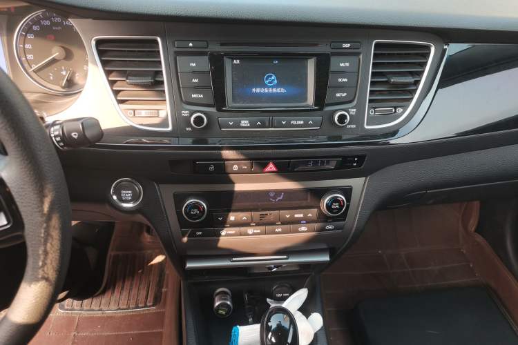 Used Hyundai Mistra 2014 1.8L Automatic Smart GLS Audio And AC Panel