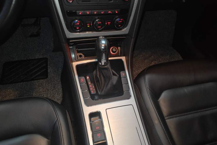 Used Volkswagen Passat 2015 1.8TSI DSG Prestige Edition Gear Lever
