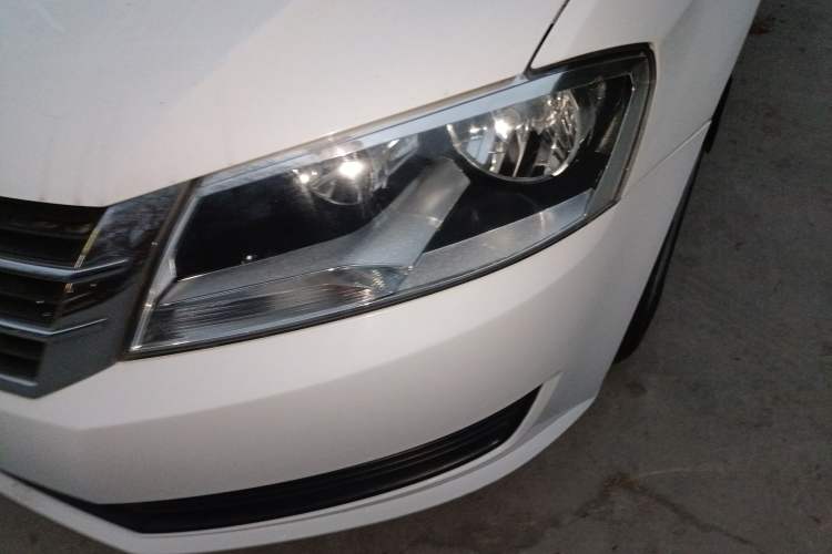 Used Volkswagen Gran Lavida 2013 1.6L Manual Fashion Model
